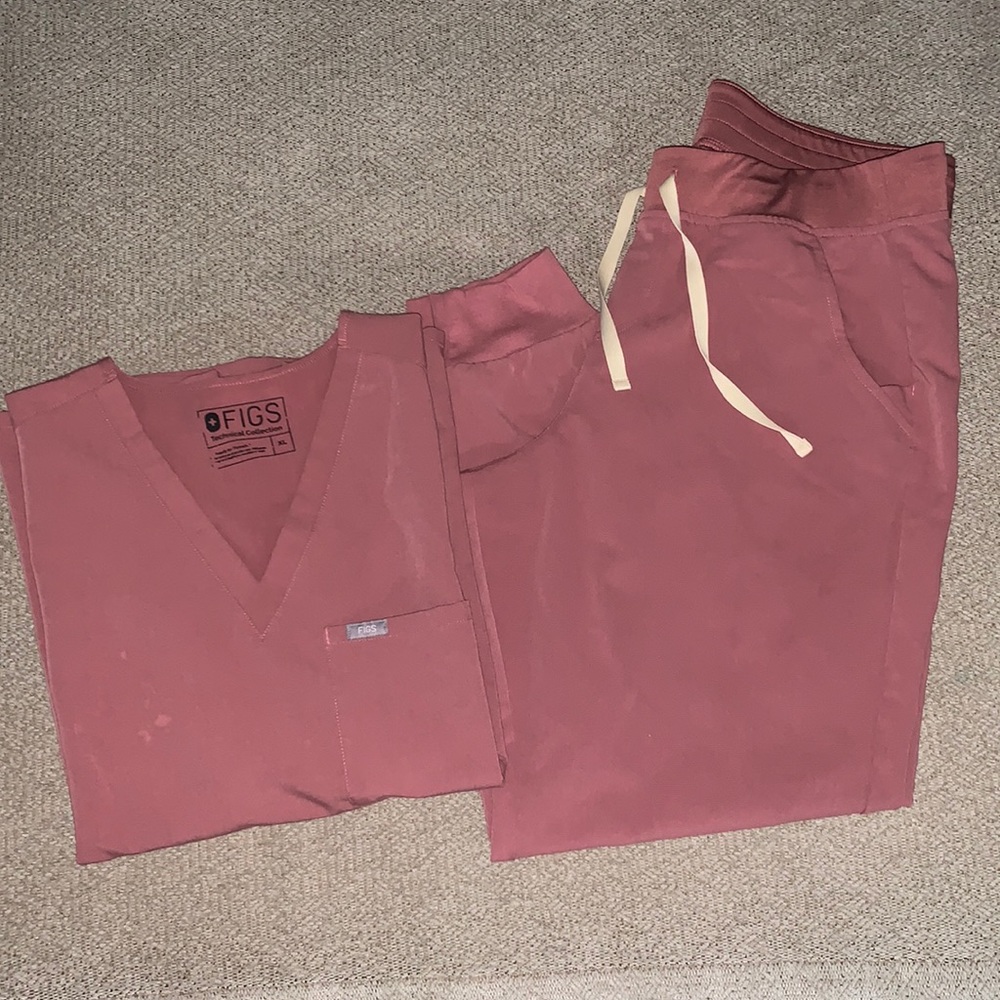 *SOLD* Zamora Jogger & Catarina One Pocket Top
